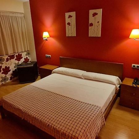 Hotel Ciudad De Корелья Экстерьер фото