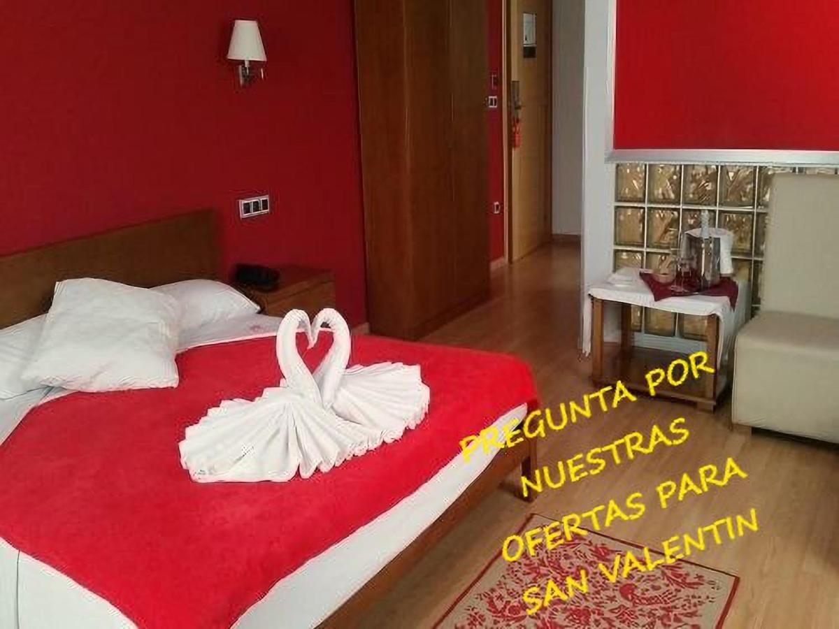 Hotel Ciudad De Корелья Экстерьер фото