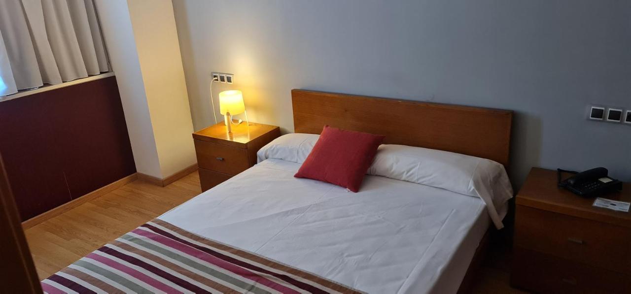 Hotel Ciudad De Корелья Экстерьер фото