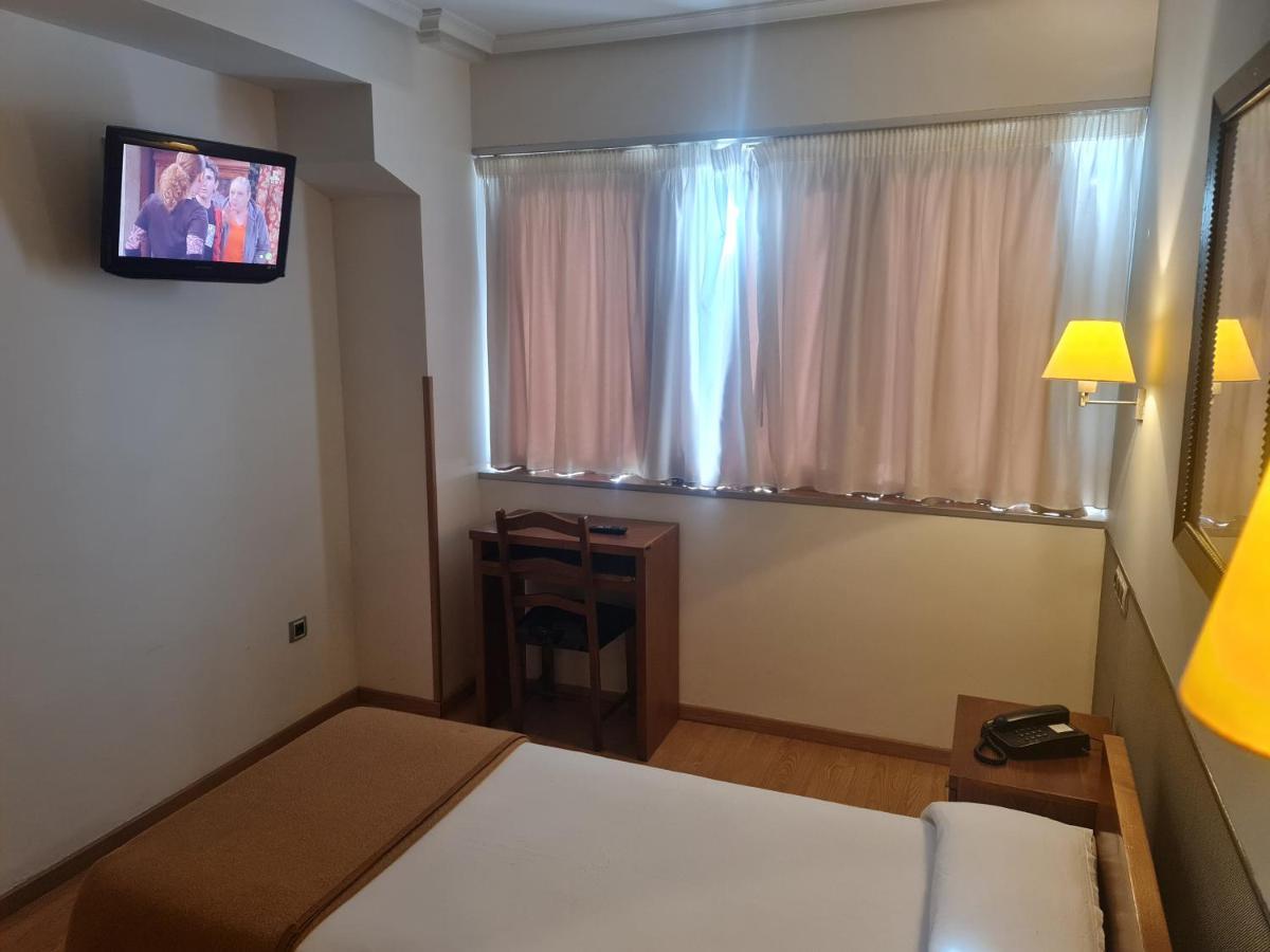 Hotel Ciudad De Корелья Экстерьер фото