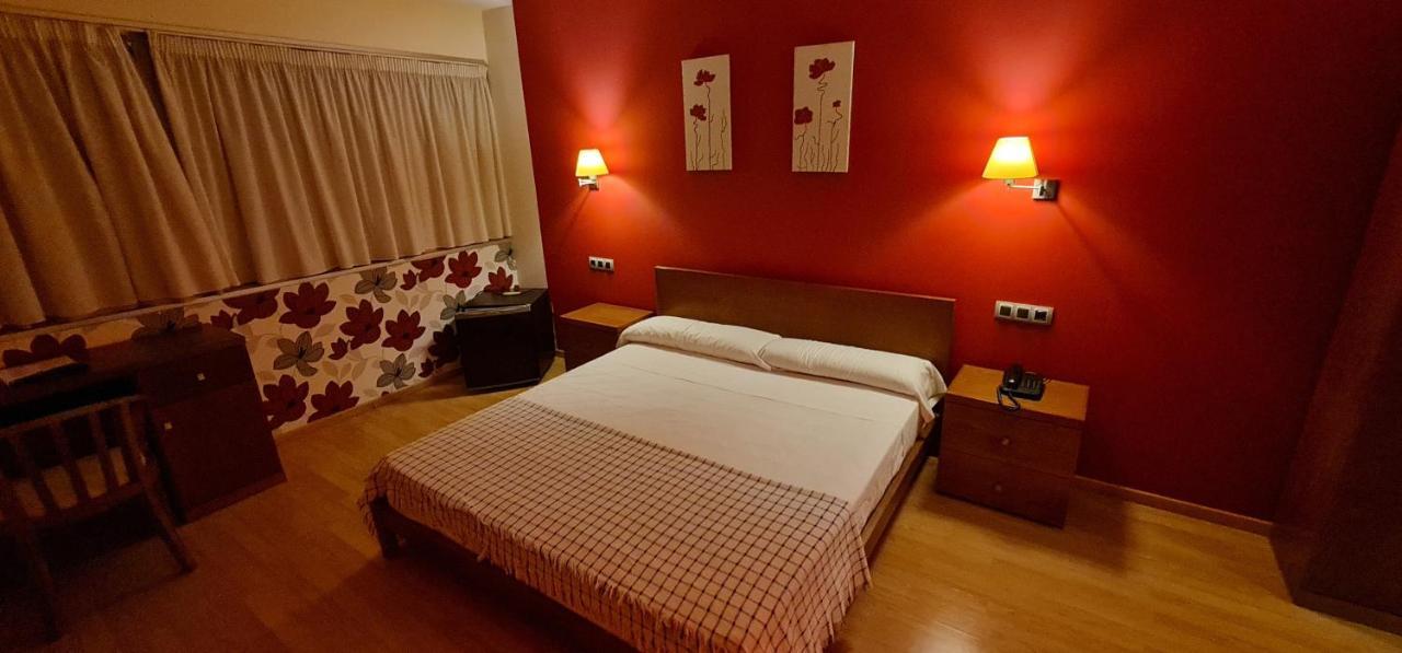 Hotel Ciudad De Корелья Экстерьер фото