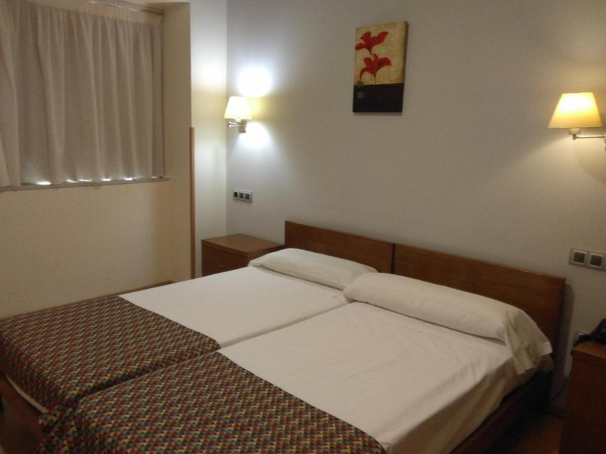 Hotel Ciudad De Корелья Экстерьер фото