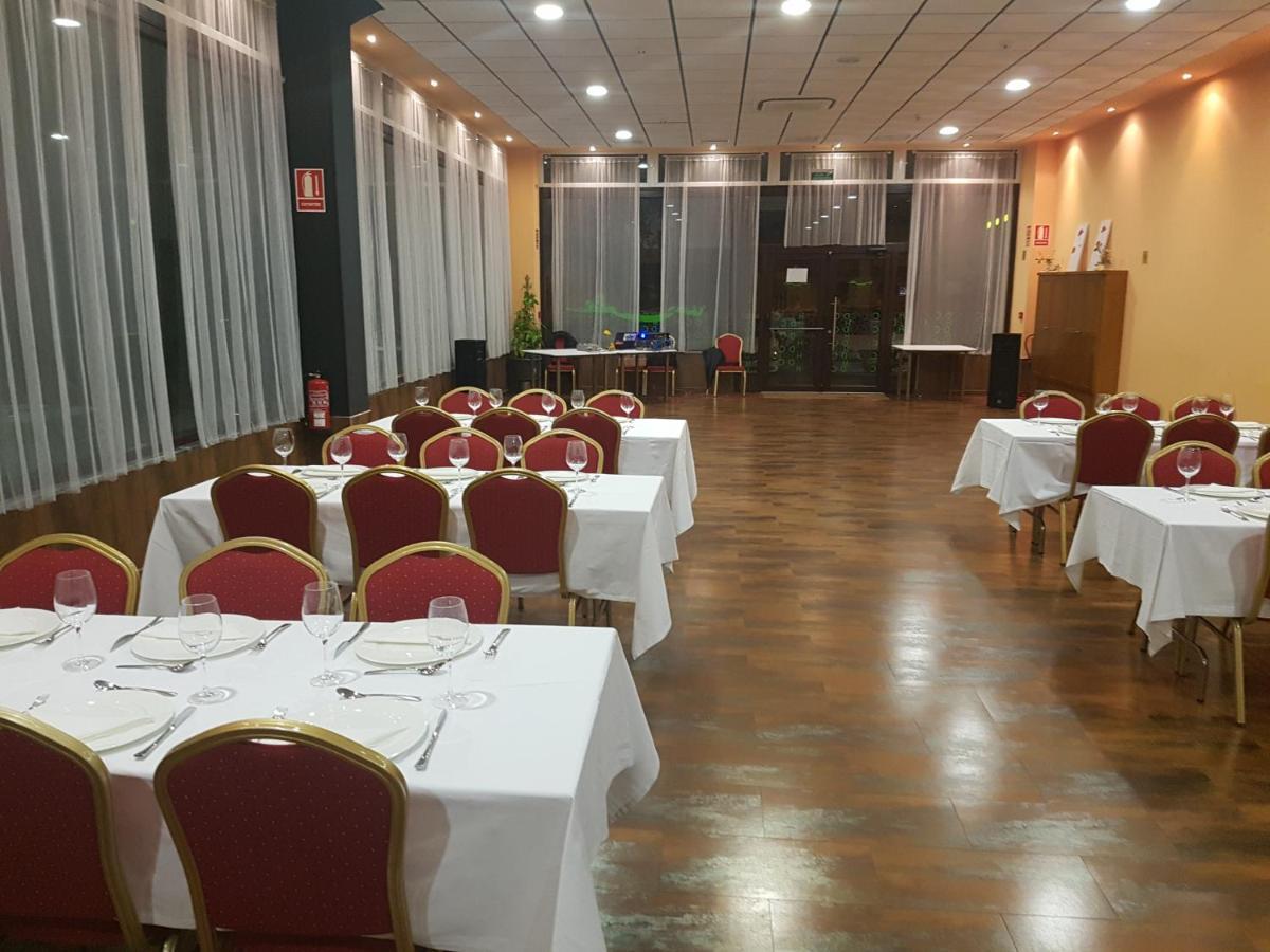 Hotel Ciudad De Корелья Экстерьер фото