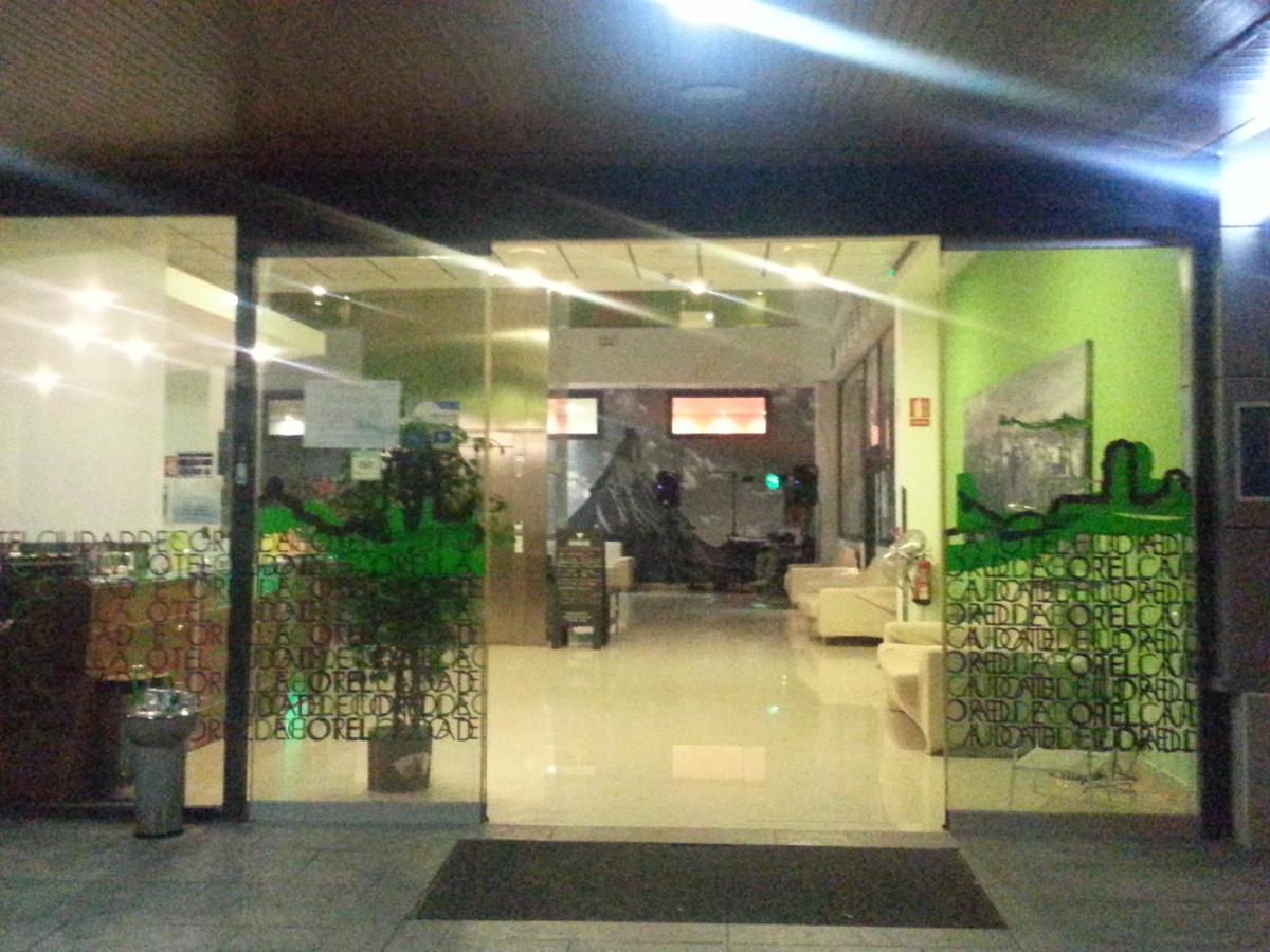 Hotel Ciudad De Корелья Экстерьер фото