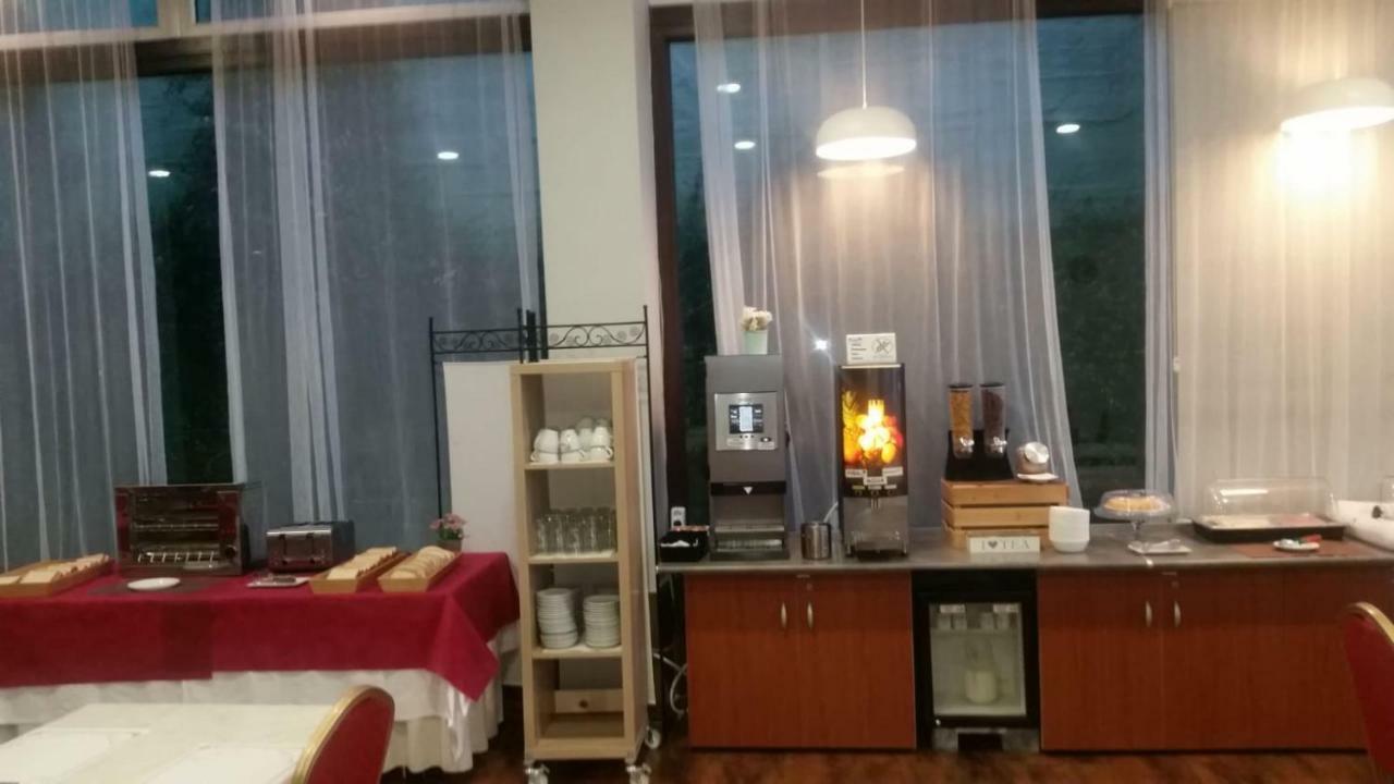 Hotel Ciudad De Корелья Экстерьер фото